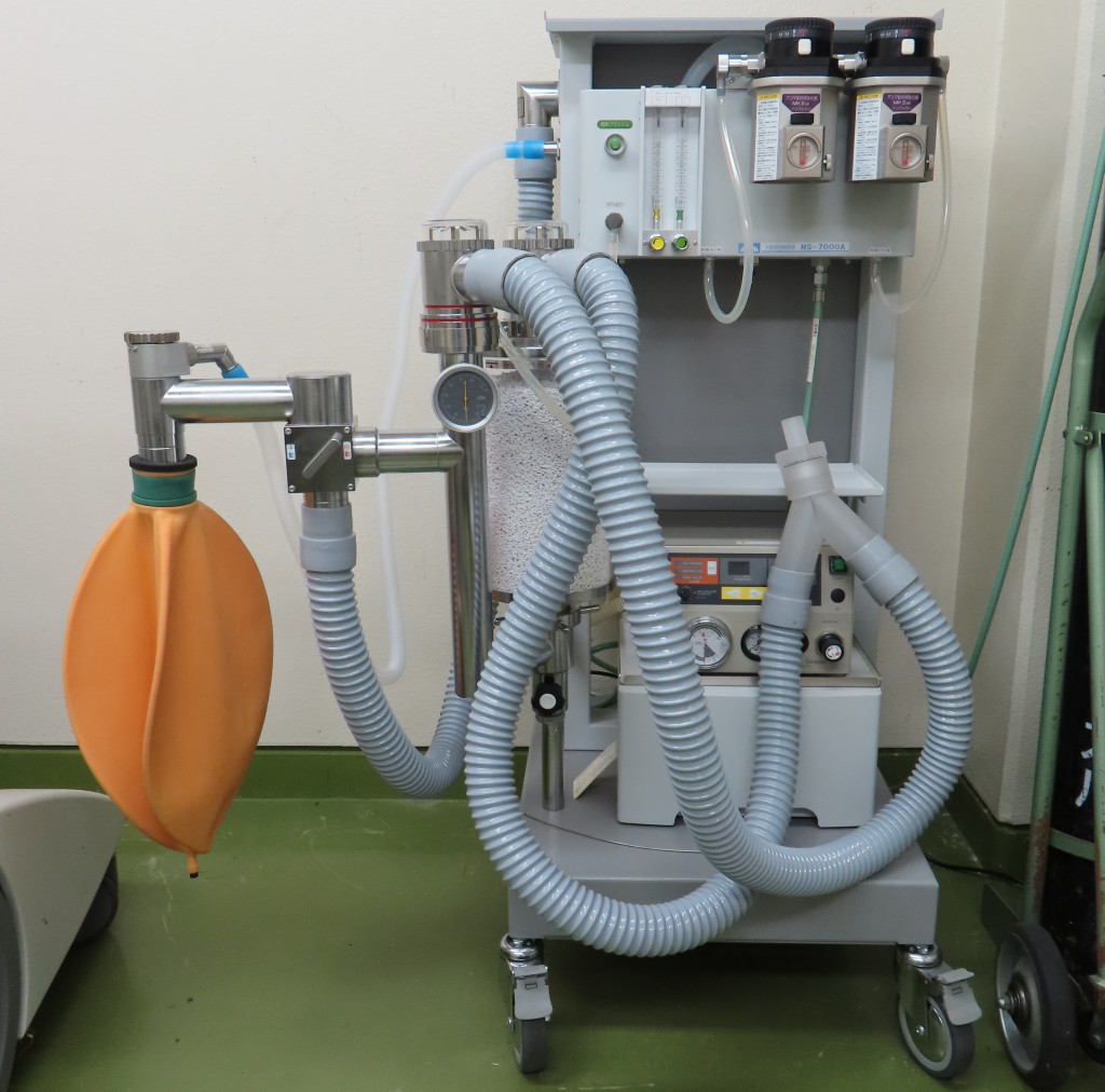 写真２（GP館の大型動物用麻酔器）