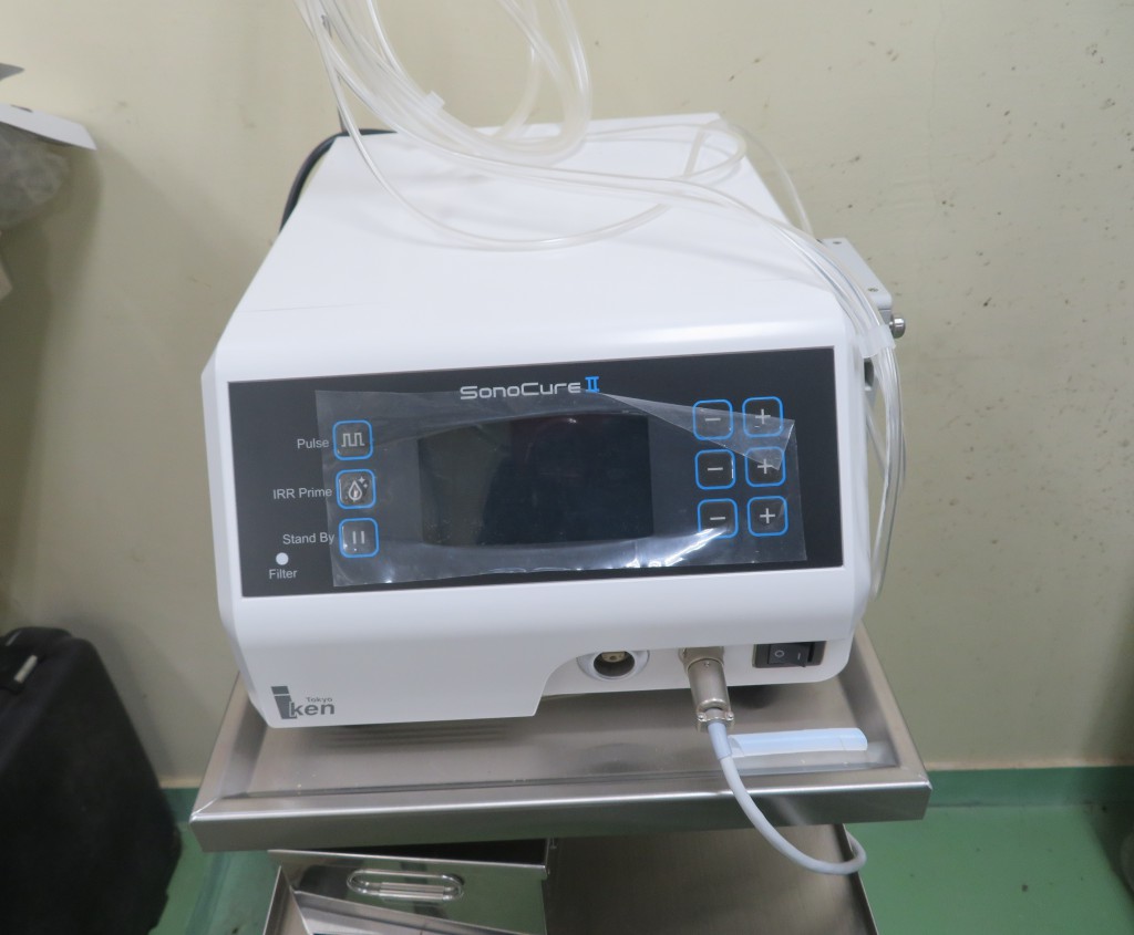 写真４（超音波メス）